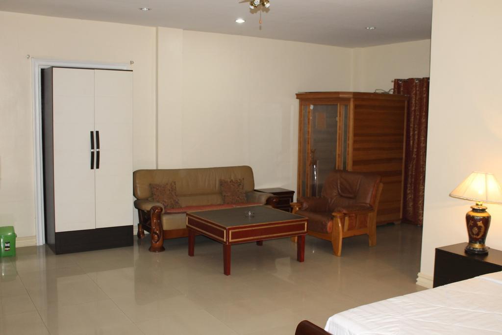 Prince Hotel Angeles Room photo